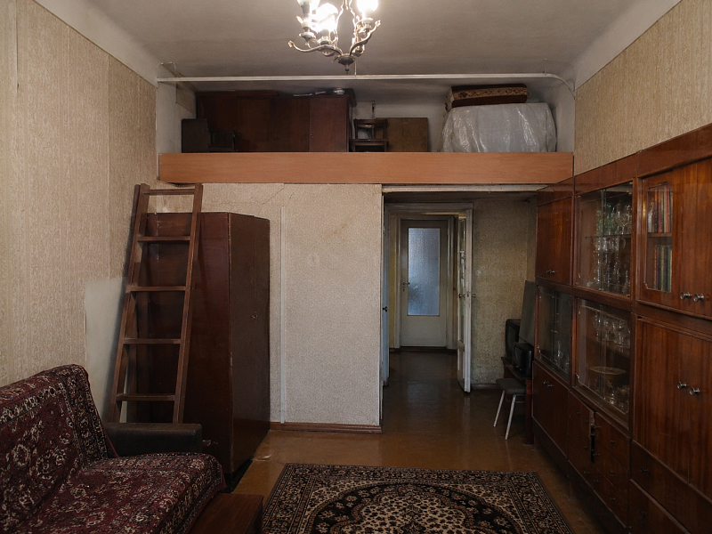 Антресоли в квартире: нужно ли делать (спойлер: скорее всего, нет)